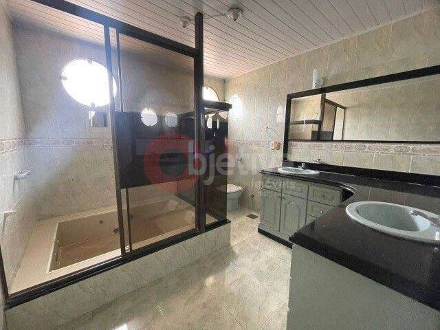 Casa à venda com 10 quartos, 240m² - Foto 16