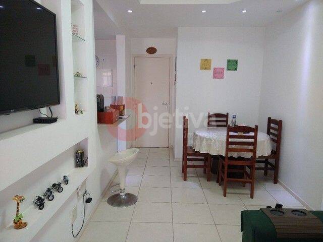 Apartamento à venda com 2 quartos, 75m² - Foto 2