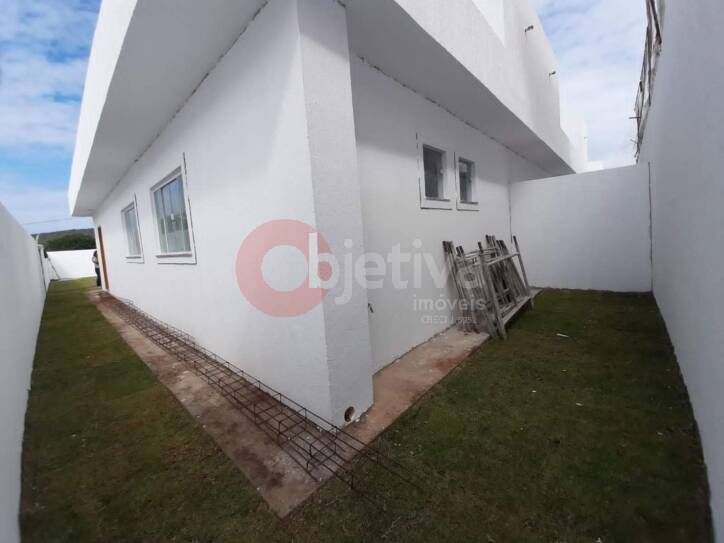 Casa à venda com 2 quartos, 60m² - Foto 1