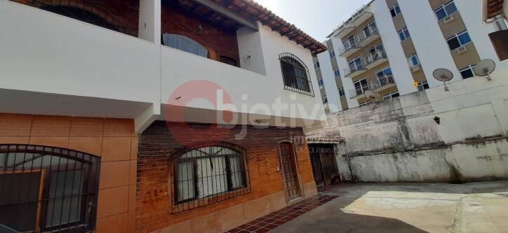 Casa à venda com 3 quartos, 100m² - Foto 1