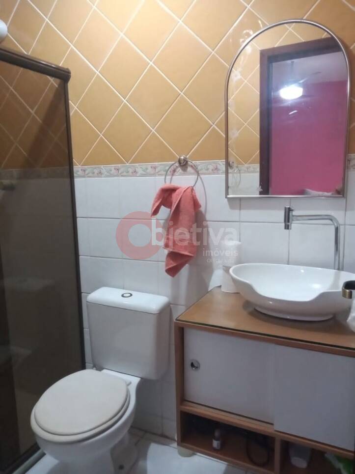 Casa à venda com 2 quartos, 70m² - Foto 2