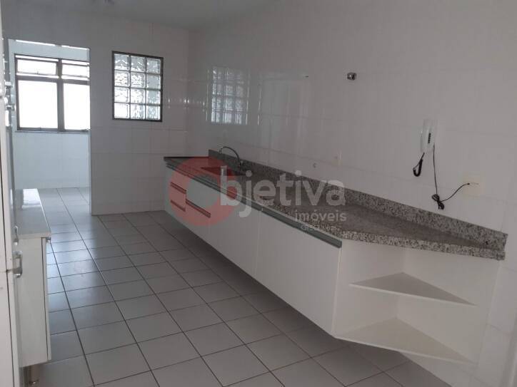 Apartamento à venda com 3 quartos, 140m² - Foto 3