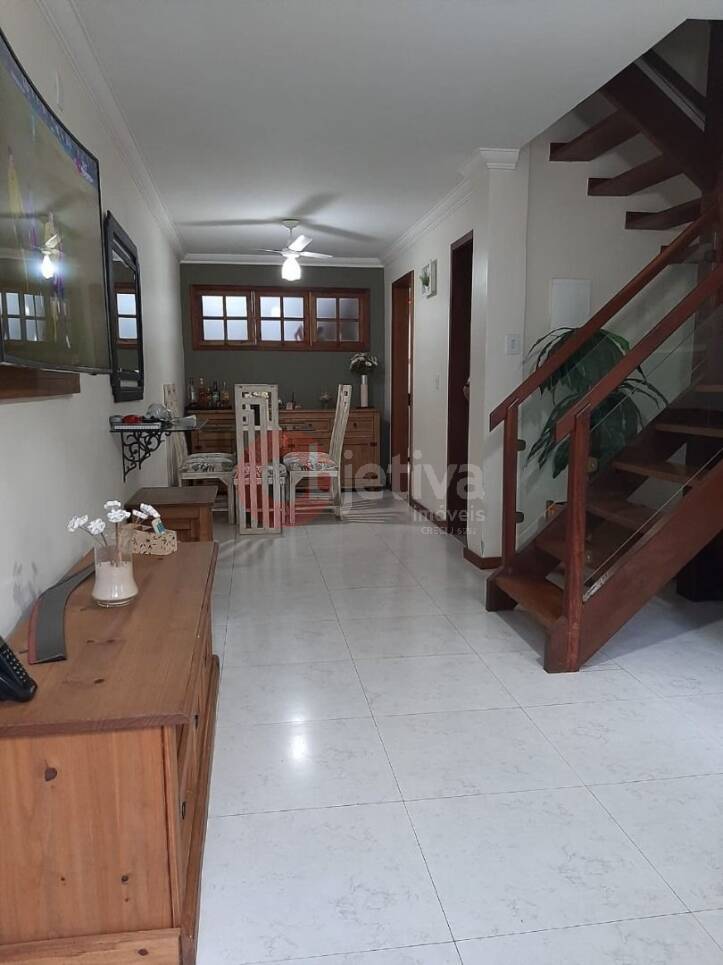 Casa à venda com 2 quartos, 70m² - Foto 5