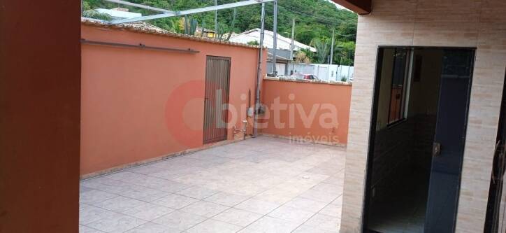 Casa à venda com 3 quartos, 116m² - Foto 1