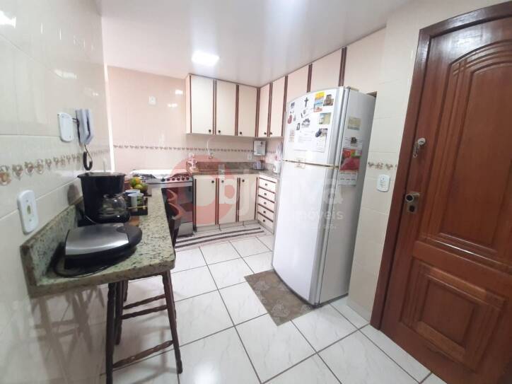 Apartamento à venda com 2 quartos, 141m² - Foto 4