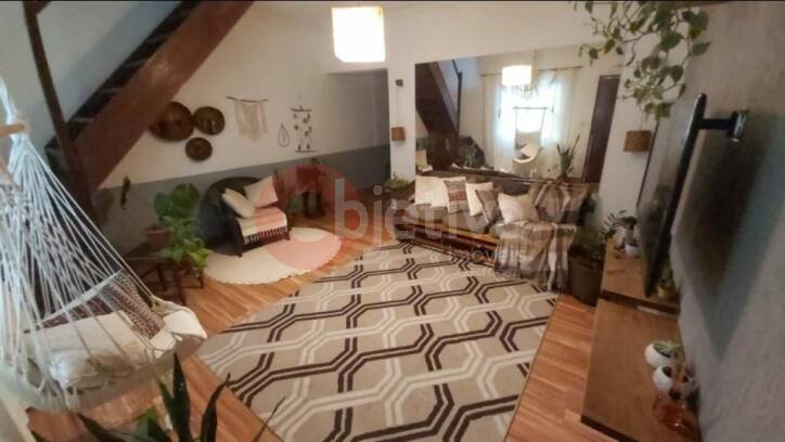 Casa à venda com 2 quartos, 70m² - Foto 1