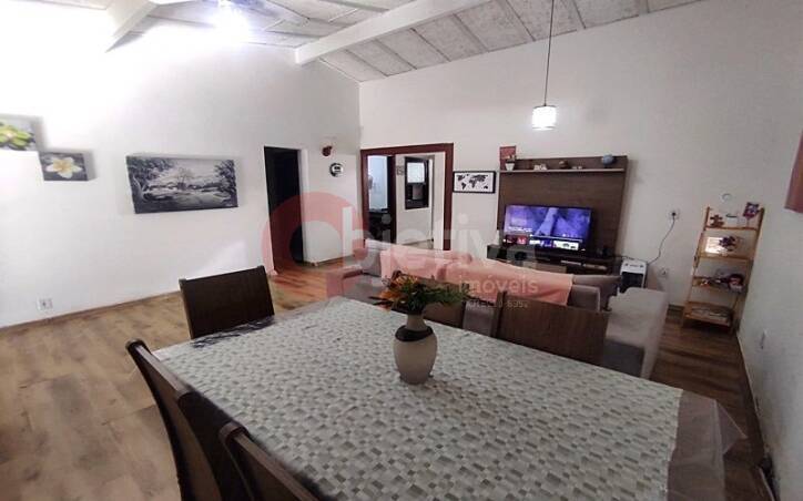 Casa à venda com 3 quartos, 100m² - Foto 3