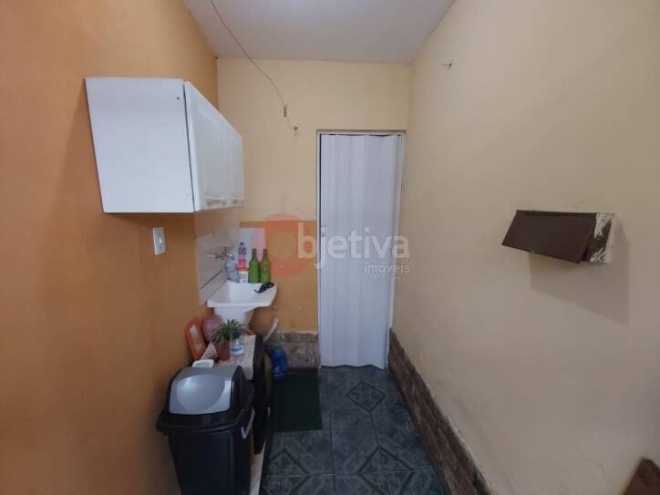 Casa à venda com 2 quartos, 300m² - Foto 6