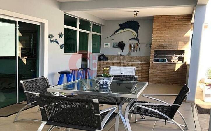 Casa à venda com 4 quartos, 225m² - Foto 3