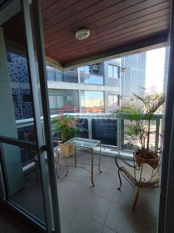 Apartamento à venda com 3 quartos, 211m² - Foto 1