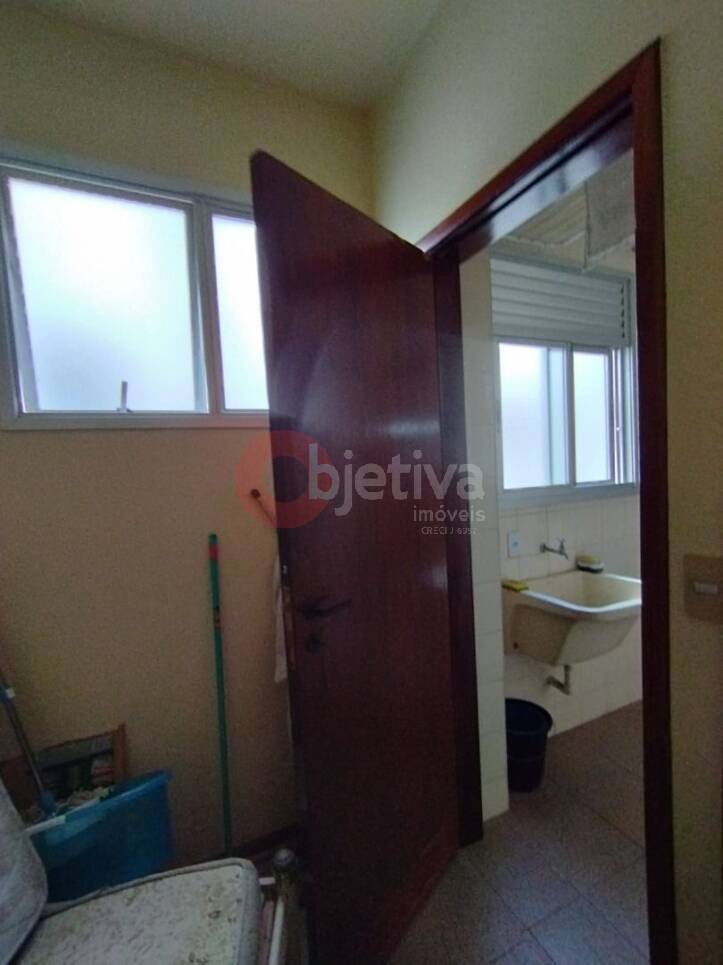 Apartamento à venda com 3 quartos, 211m² - Foto 2