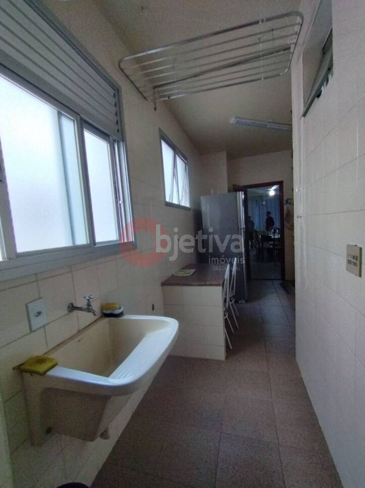 Apartamento à venda com 3 quartos, 211m² - Foto 3