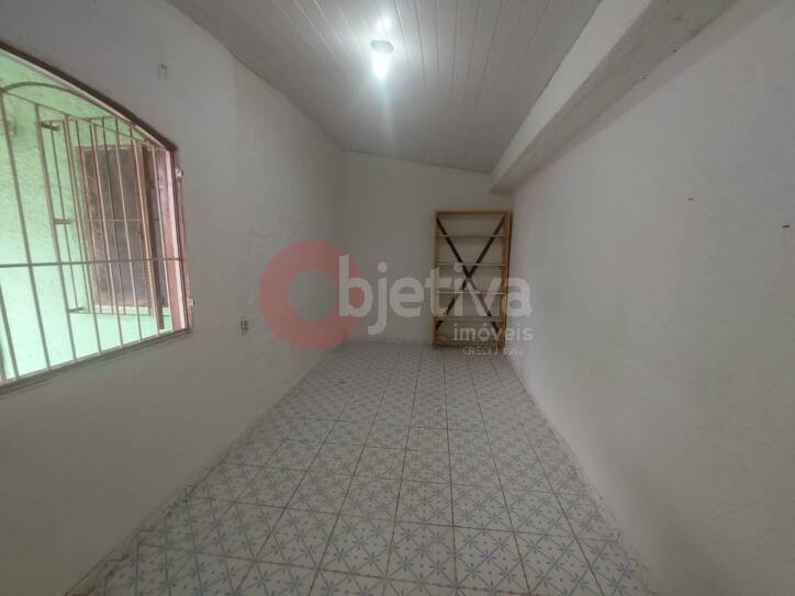 Casa à venda com 4 quartos, 120m² - Foto 2