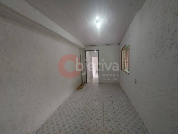 Casa à venda com 4 quartos, 120m² - Foto 1