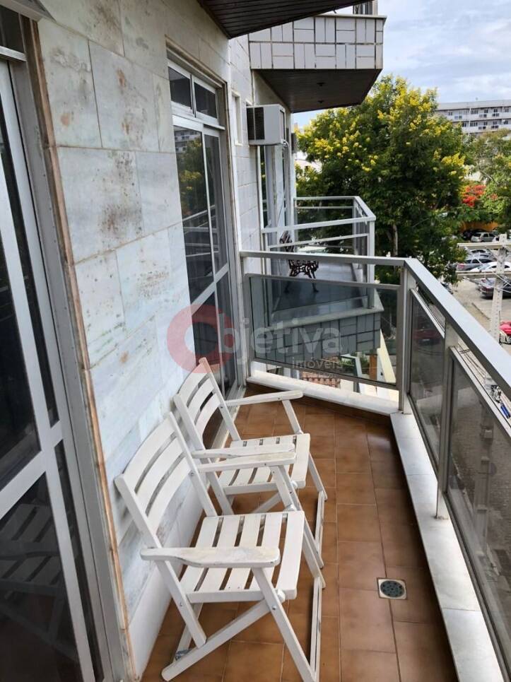 Apartamento à venda com 2 quartos, 70m² - Foto 2