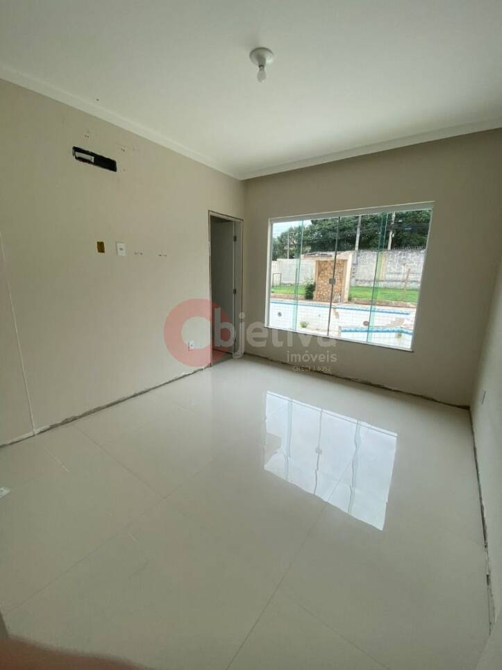 Casa à venda com 2 quartos, 100m² - Foto 1