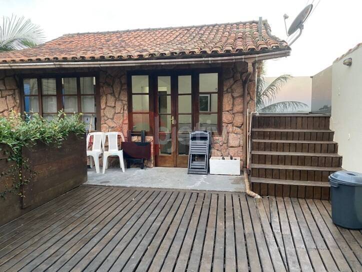 Casa à venda com 2 quartos, 70m² - Foto 1