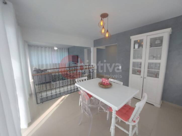 Casa à venda com 4 quartos, 206m² - Foto 29