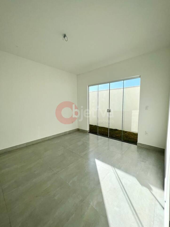 Casa à venda com 2 quartos, 72m² - Foto 4