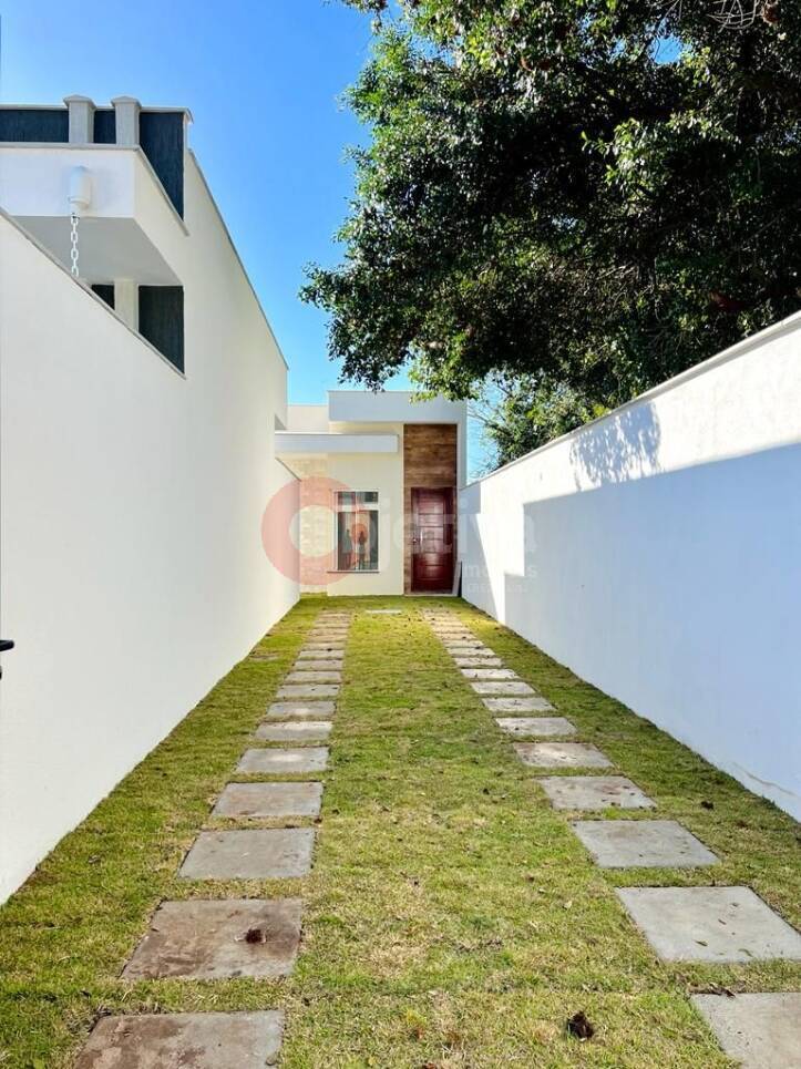 Casa à venda com 2 quartos, 72m² - Foto 1