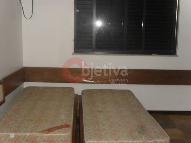 Apartamento à venda com 3 quartos, 240m² - Foto 9