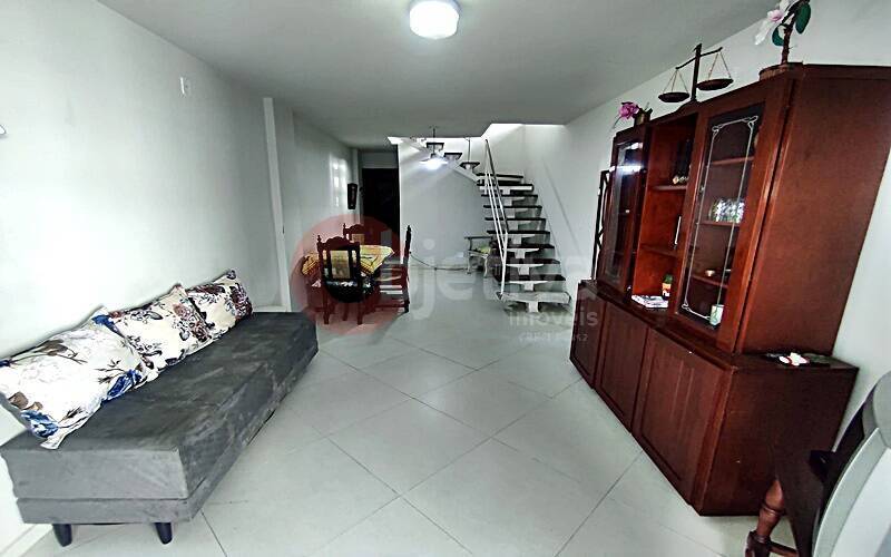 Cobertura à venda com 3 quartos, 180m² - Foto 2