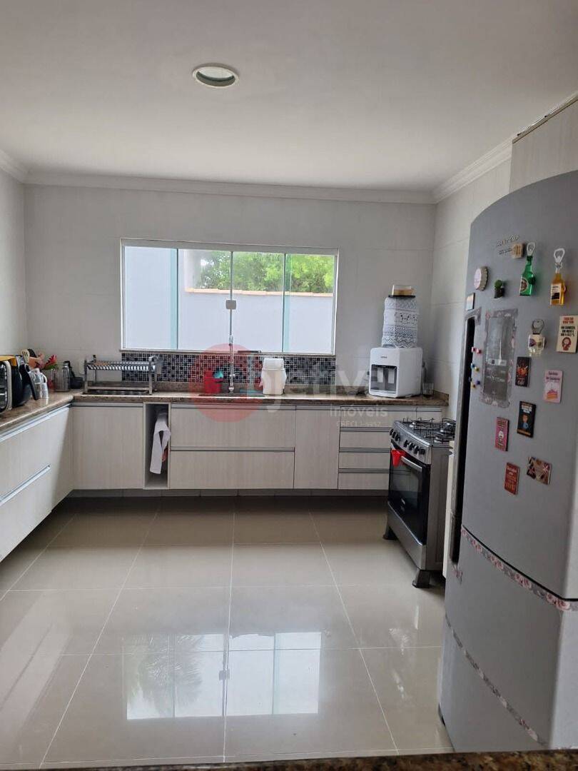 Casa à venda com 5 quartos, 176m² - Foto 7