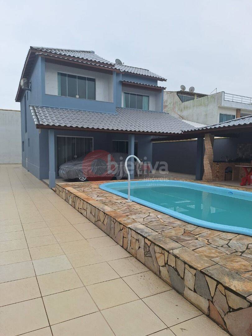 Casa à venda com 5 quartos, 176m² - Foto 1