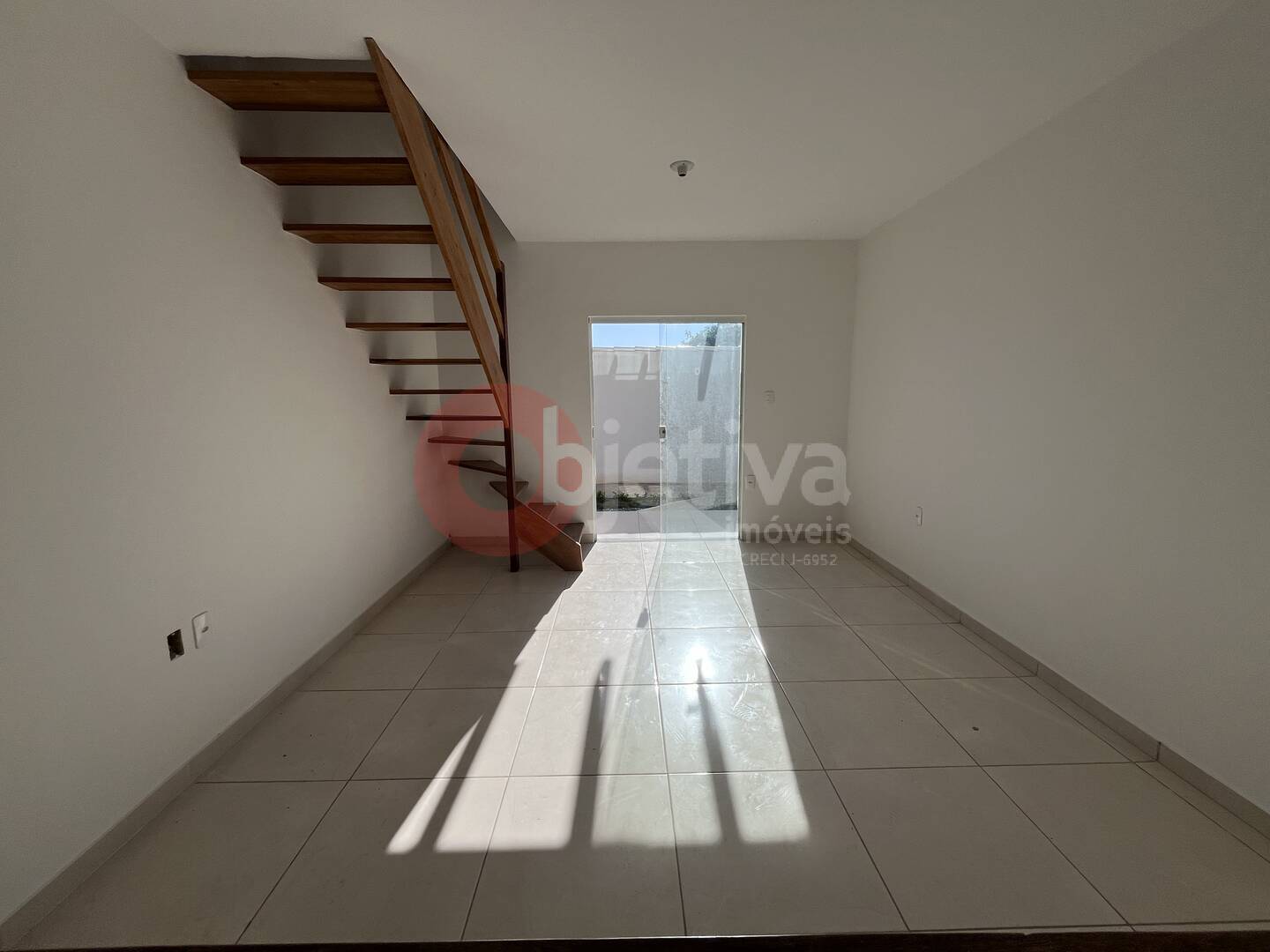 Casa à venda com 2 quartos, 73m² - Foto 2