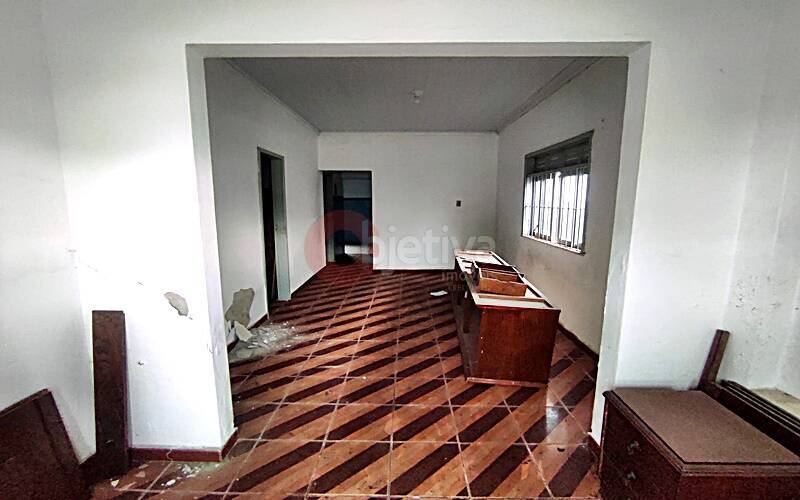 Casa à venda com 4 quartos, 220m² - Foto 2