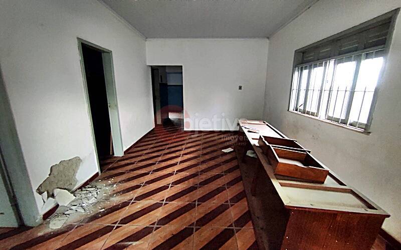 Casa à venda com 4 quartos, 220m² - Foto 3