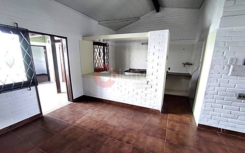 Casa de Condomínio para alugar com 2 quartos, 100m² - Foto 4