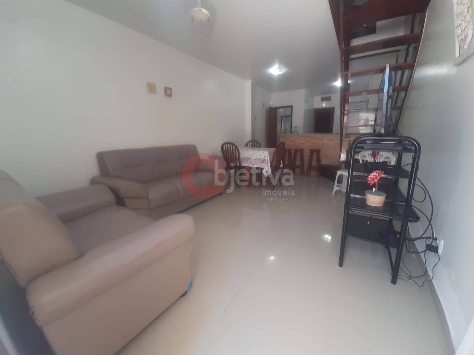 Casa à venda com 3 quartos, 100m² - Foto 1