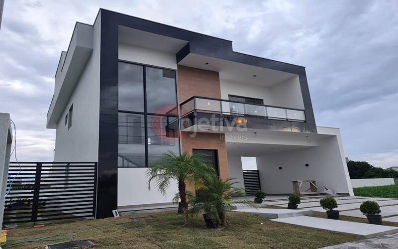 Casa de Condomínio à venda com 4 quartos, 210m² - Foto 1