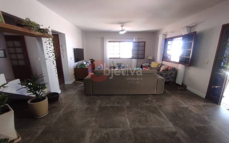 Casa de Condomínio à venda com 5 quartos, 200m² - Foto 2