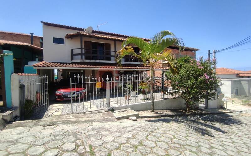 Casa de Condomínio à venda com 5 quartos, 200m² - Foto 1