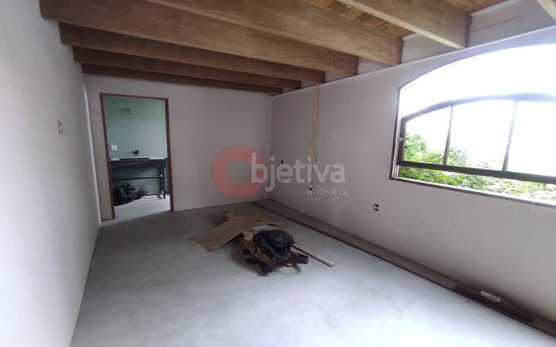 Casa à venda com 3 quartos, 250m² - Foto 14