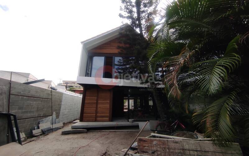 Casa à venda com 3 quartos, 250m² - Foto 1