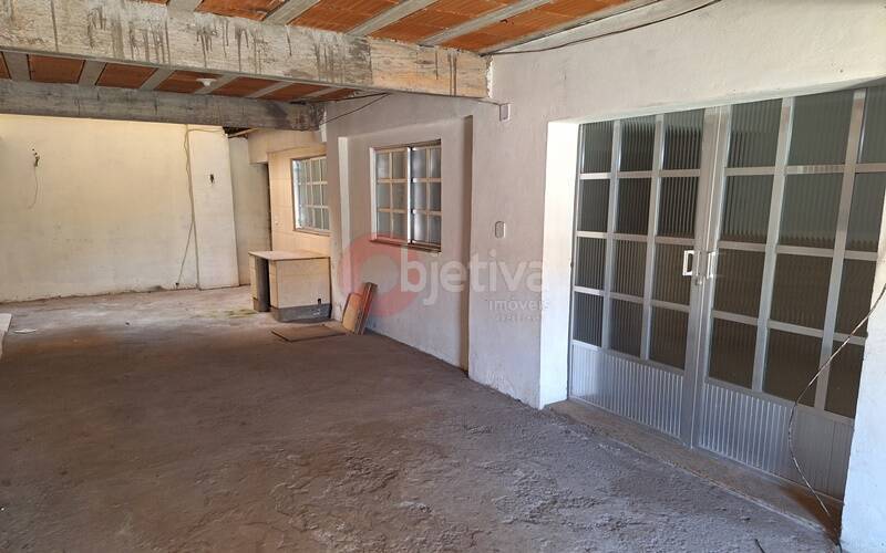 Casa à venda com 6 quartos, 128m² - Foto 3