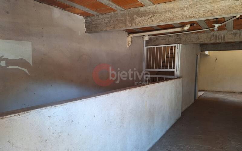 Casa à venda com 6 quartos, 128m² - Foto 2