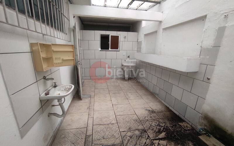 Casa à venda com 12 quartos, 237m² - Foto 27