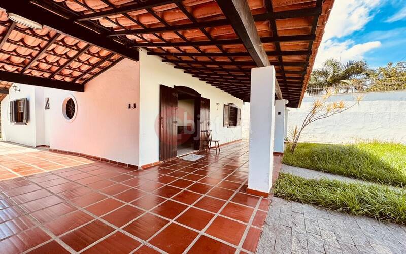 Casa à venda com 2 quartos, 360m² - Foto 2