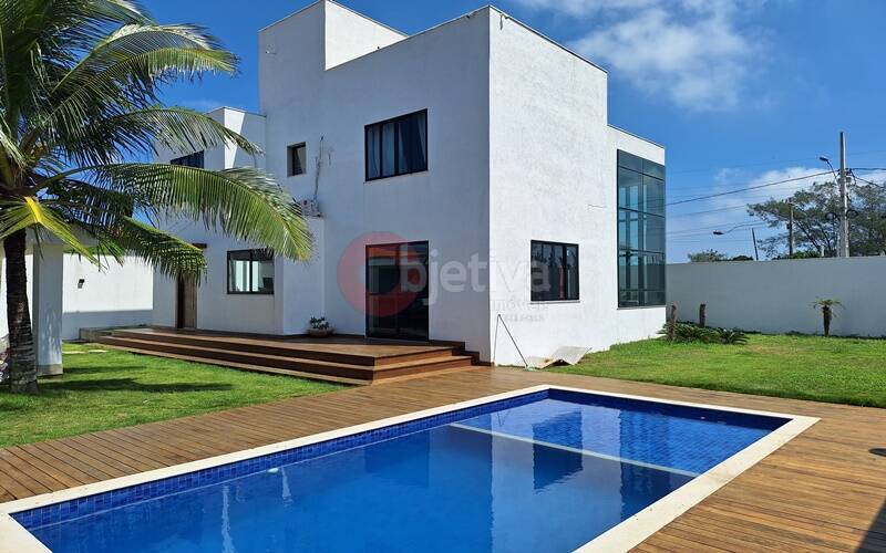 Casa à venda com 4 quartos, 250m² - Foto 1