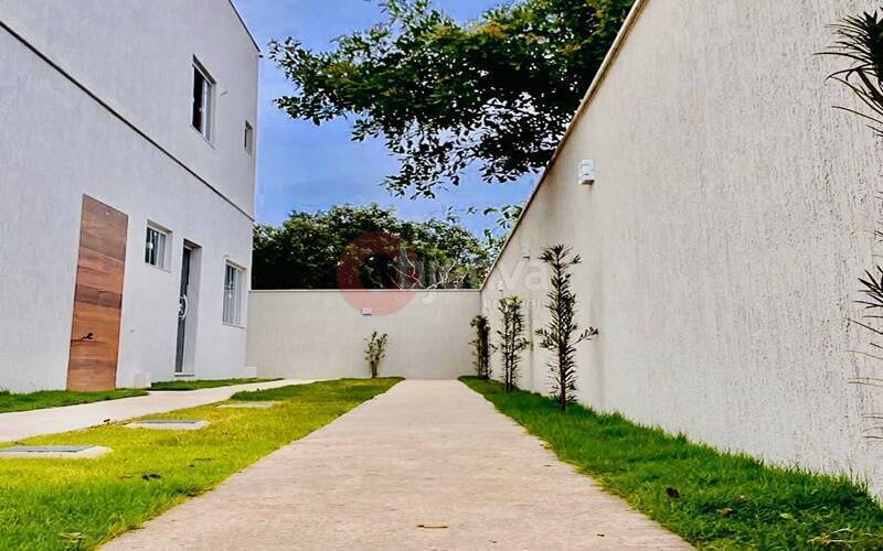 Casa à venda com 2 quartos, 80m² - Foto 2