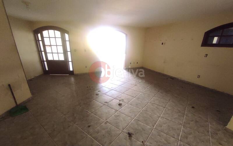 Casa à venda com 4 quartos, 300m² - Foto 35