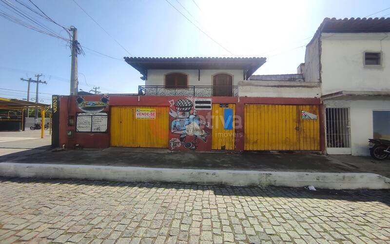 Casa à venda com 4 quartos, 300m² - Foto 1