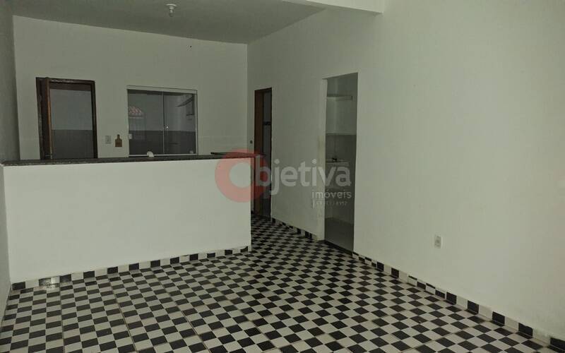 Casa à venda com 2 quartos, 70m² - Foto 2