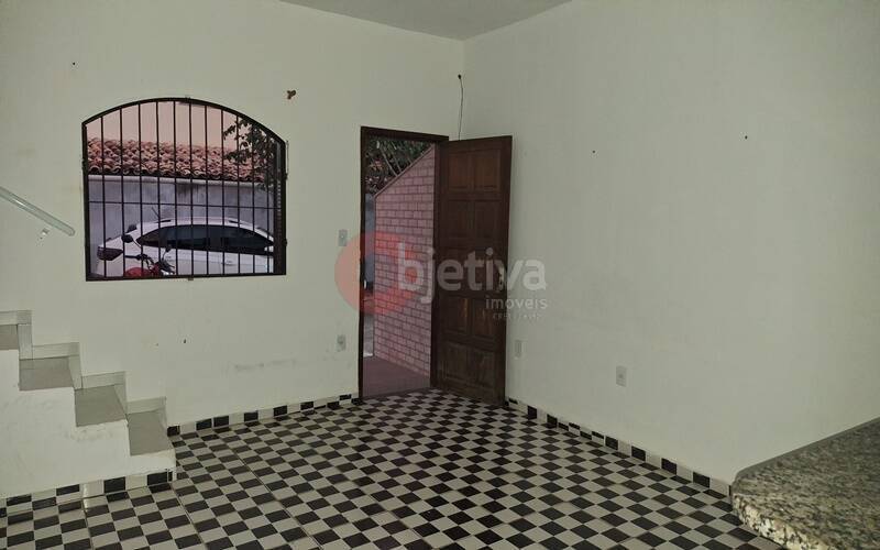 Casa à venda com 2 quartos, 70m² - Foto 4