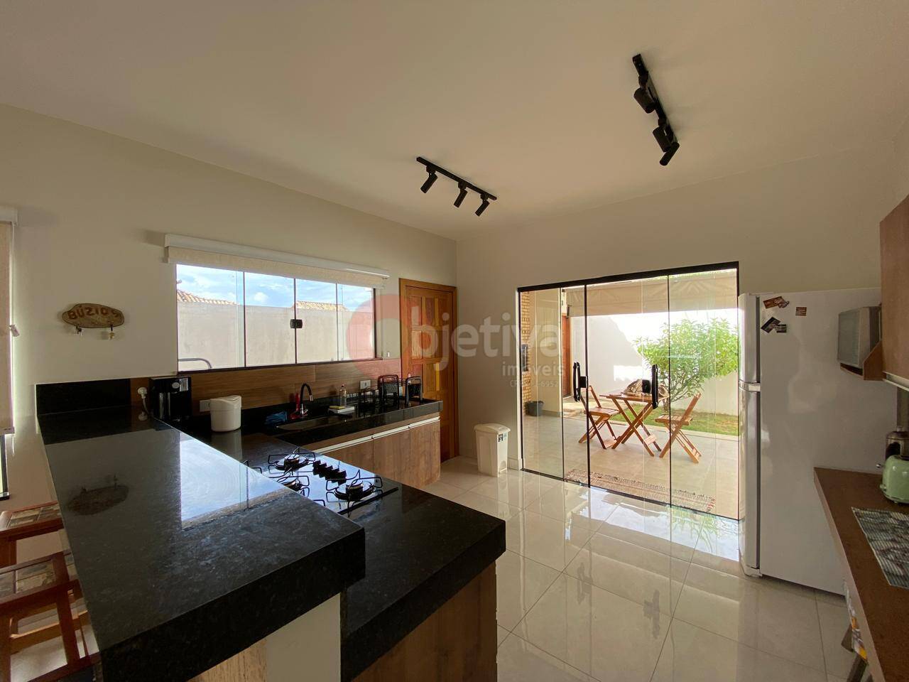 Casa à venda e aluguel com 3 quartos, 300m² - Foto 11