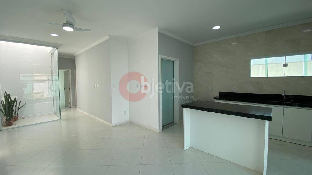 Casa à venda com 3 quartos, 120m² - Foto 4